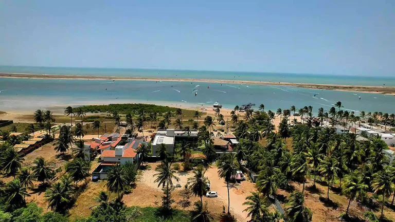 Braço de mar da Ilha do Guajirú: kitesurf seguro para iniciantes e adolescentes